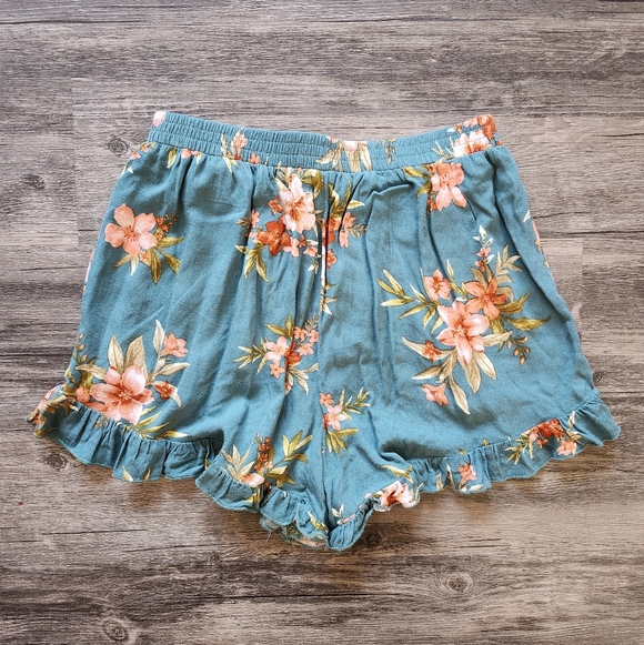 American Eagle Floral Ruffle Boho Shorts - Picture 2 of 3